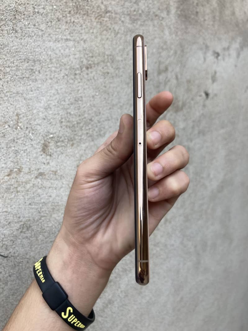 iPhone XS MAX 4