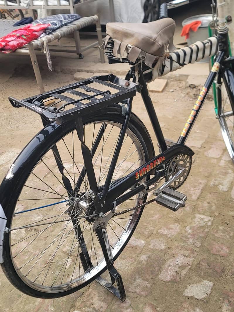 اچھی حالت  میں  20 اینچ  کا مضبوط سائیکل بہت کم چلا ھے 2