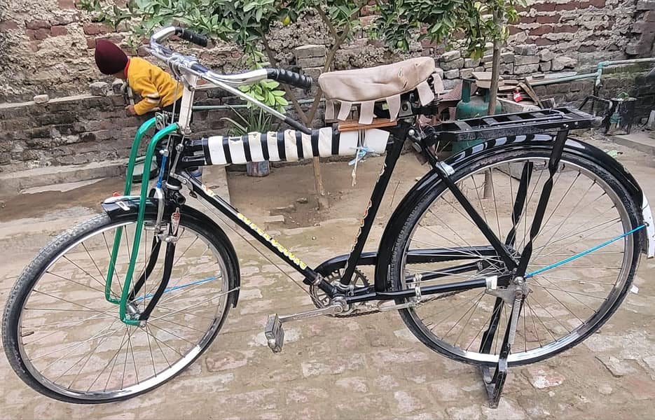 اچھی حالت  میں  20 اینچ  کا مضبوط سائیکل بہت کم چلا ھے 5