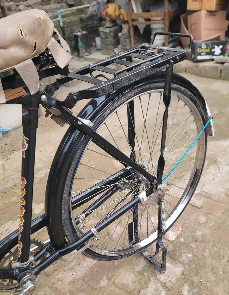اچھی حالت  میں  20 اینچ  کا مضبوط سائیکل بہت کم چلا ھے 6