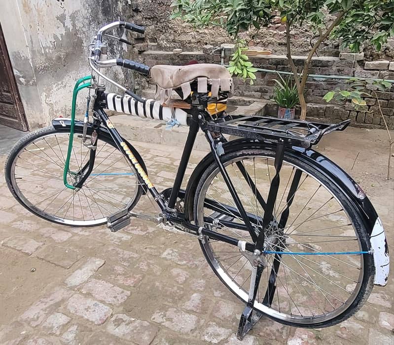 اچھی حالت  میں  20 اینچ  کا مضبوط سائیکل بہت کم چلا ھے 7