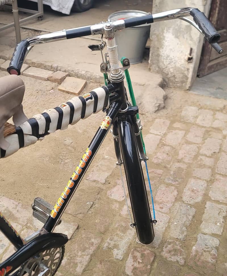 اچھی حالت  میں  20 اینچ  کا مضبوط سائیکل بہت کم چلا ھے 8