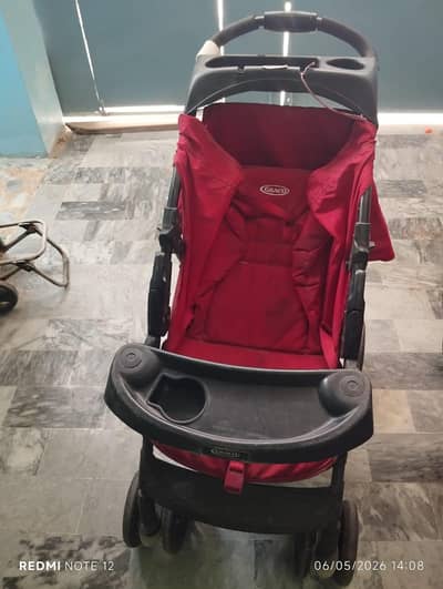 Baby stroller / pram