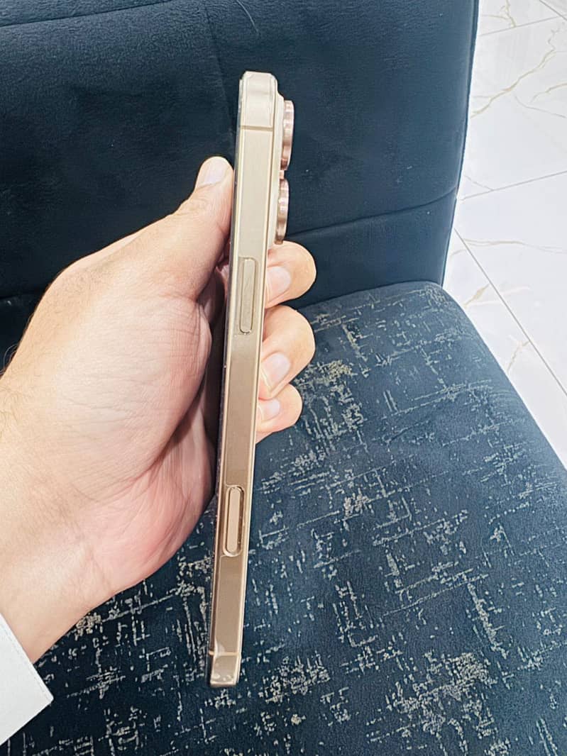 iPhone 16 pro max 1