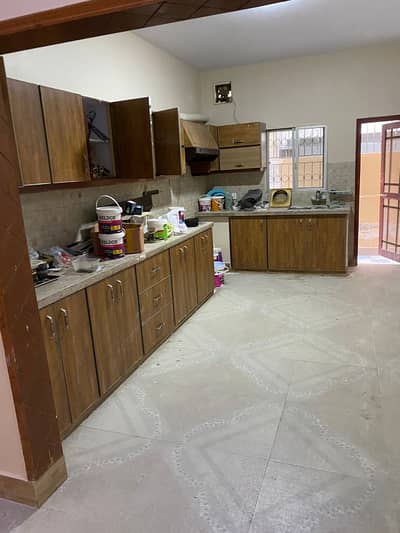 WELL MAINTAINES 400SQYD 3BED DD FOR RENT