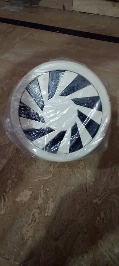 royal fans.    03024044461