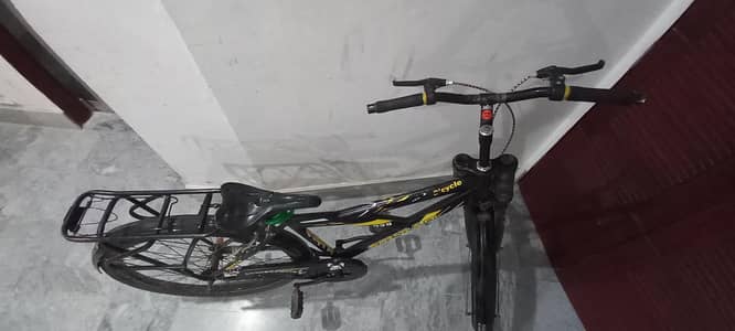 back side par number plate bracket bhi ha.