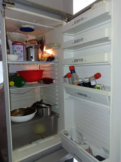 Dawlance fridge medium size good working
