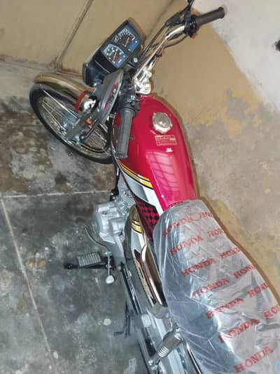 Honda 125 special edition red silver