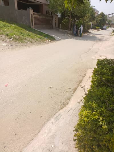 40x80 level plot for sale in G-15 Islamabad