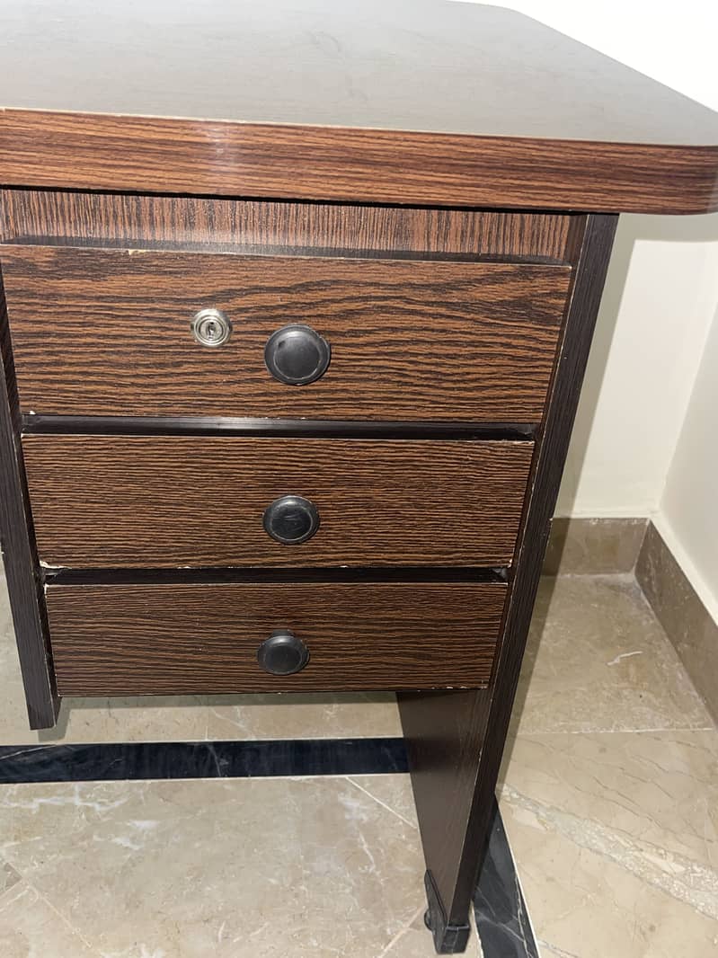 Study Table with 3 Drawers 2