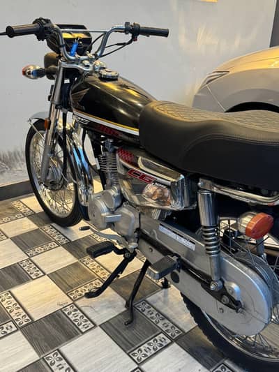 Honda 125 special edition black