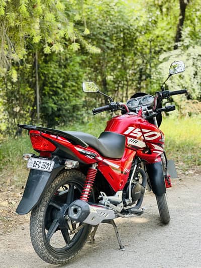 Honda CB 150F 2025