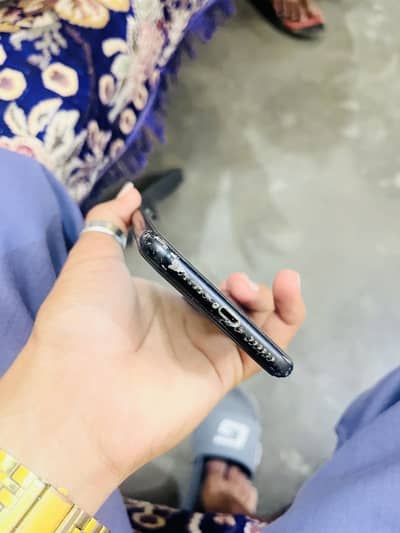 iphone xr 128gb 80helth panl change achy wala back brek