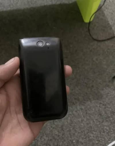 Nokia 2720 flip