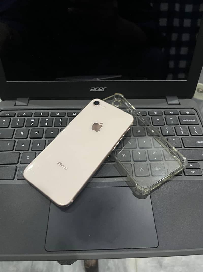 Apple iPhone 8 1