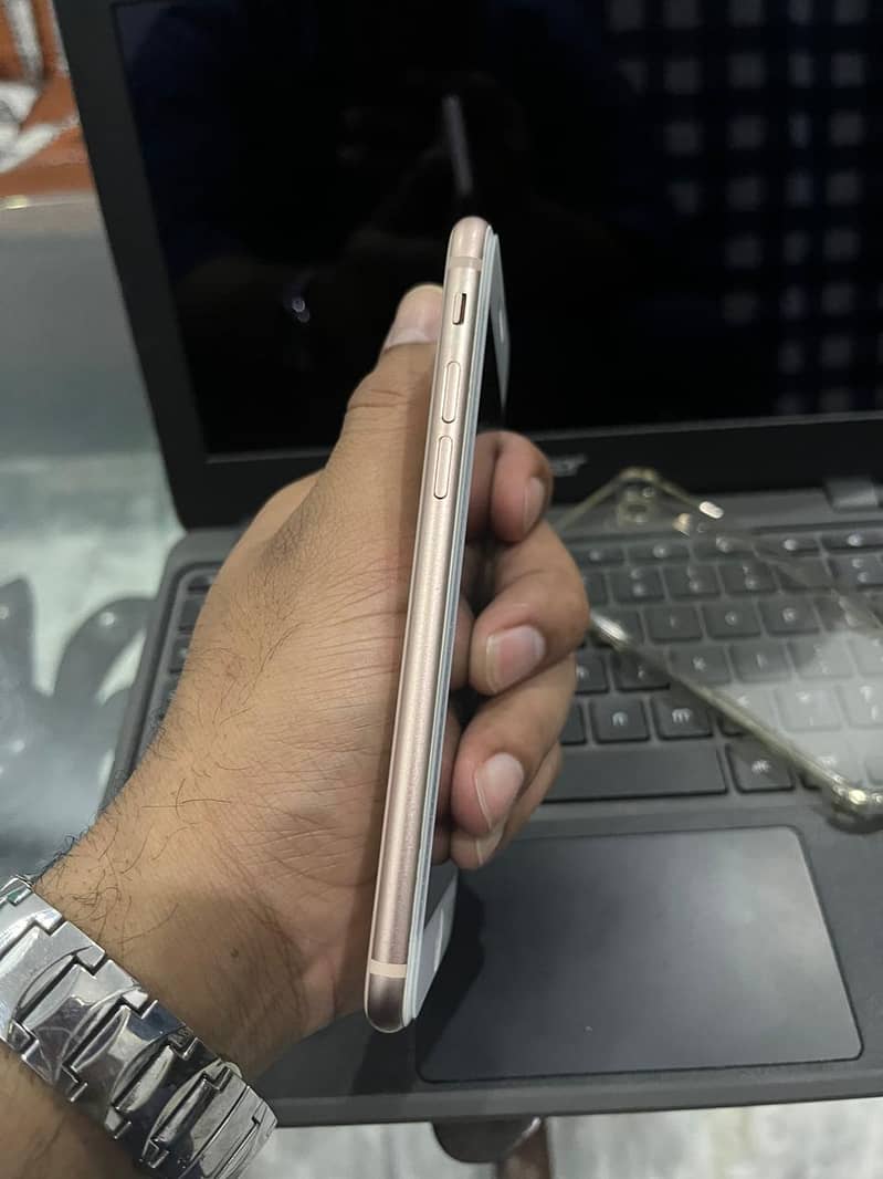 Apple iPhone 8 3