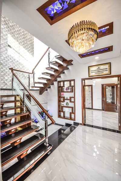 5 Marla Luxurious Bungalow Prime Location