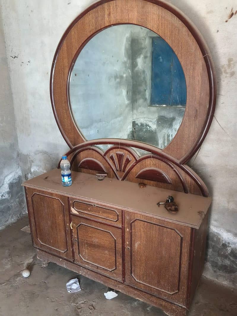 Dressing table 0