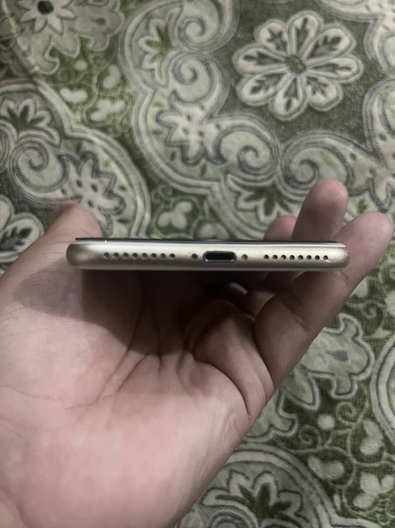 Apple iPhone 7 Plus 2