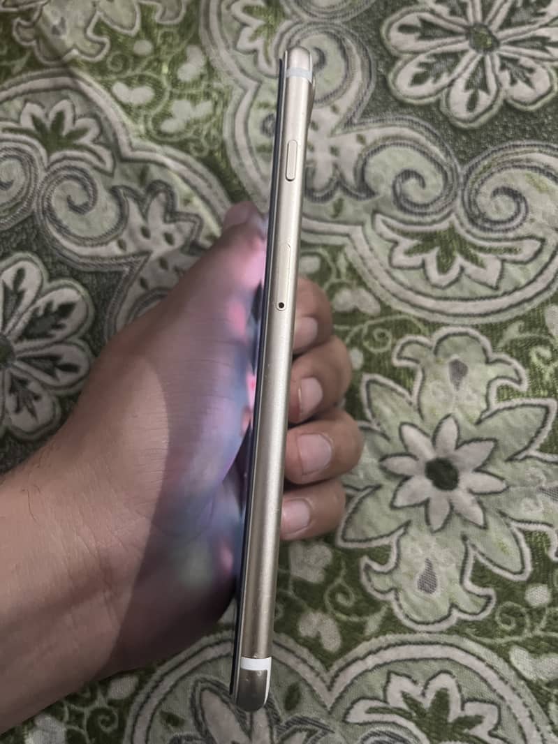 Apple iPhone 7 Plus 3