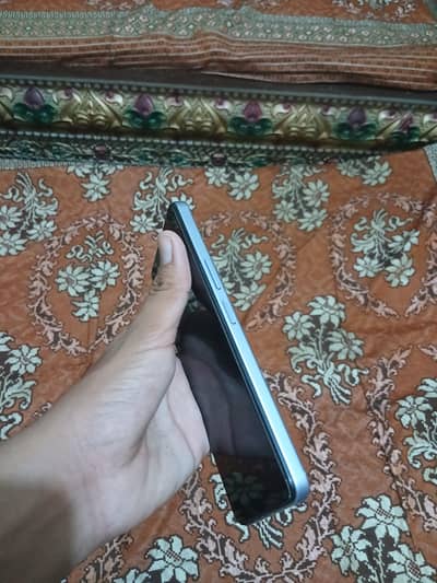 vivo y05 4 128  10 month warranty available