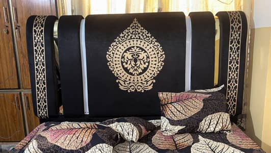 Bed Set with 2 side tables and dressing.