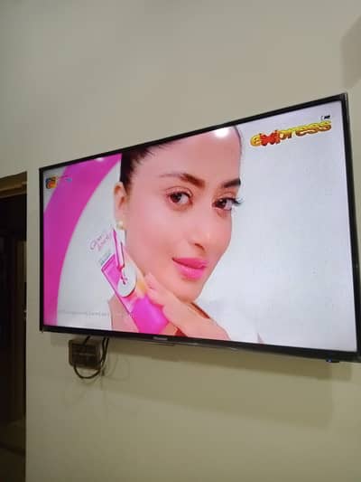 Hisene 40 inch Smart  LEDs