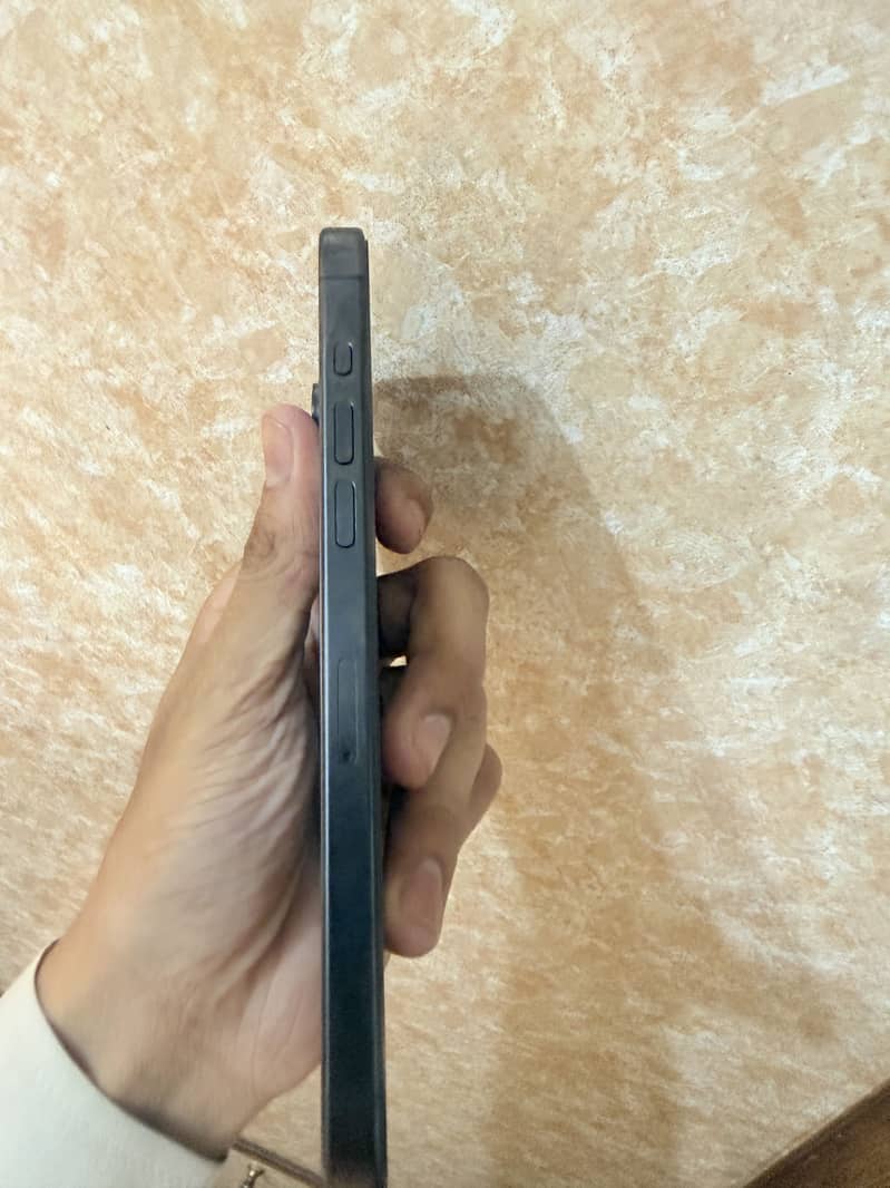 iPhone 15 pro max 2