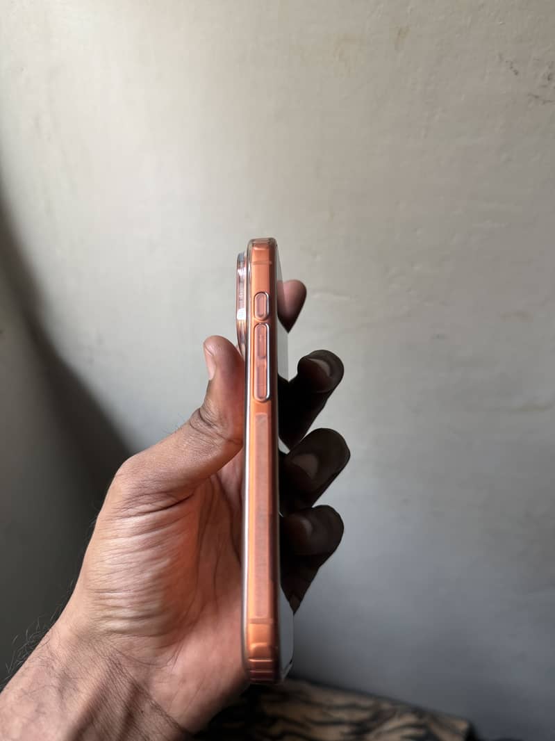 Iphone 17 pro 4
