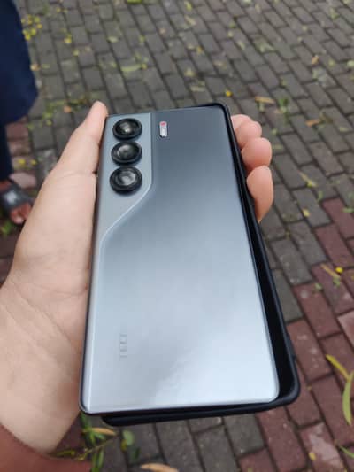 Tecno camon 40 pro