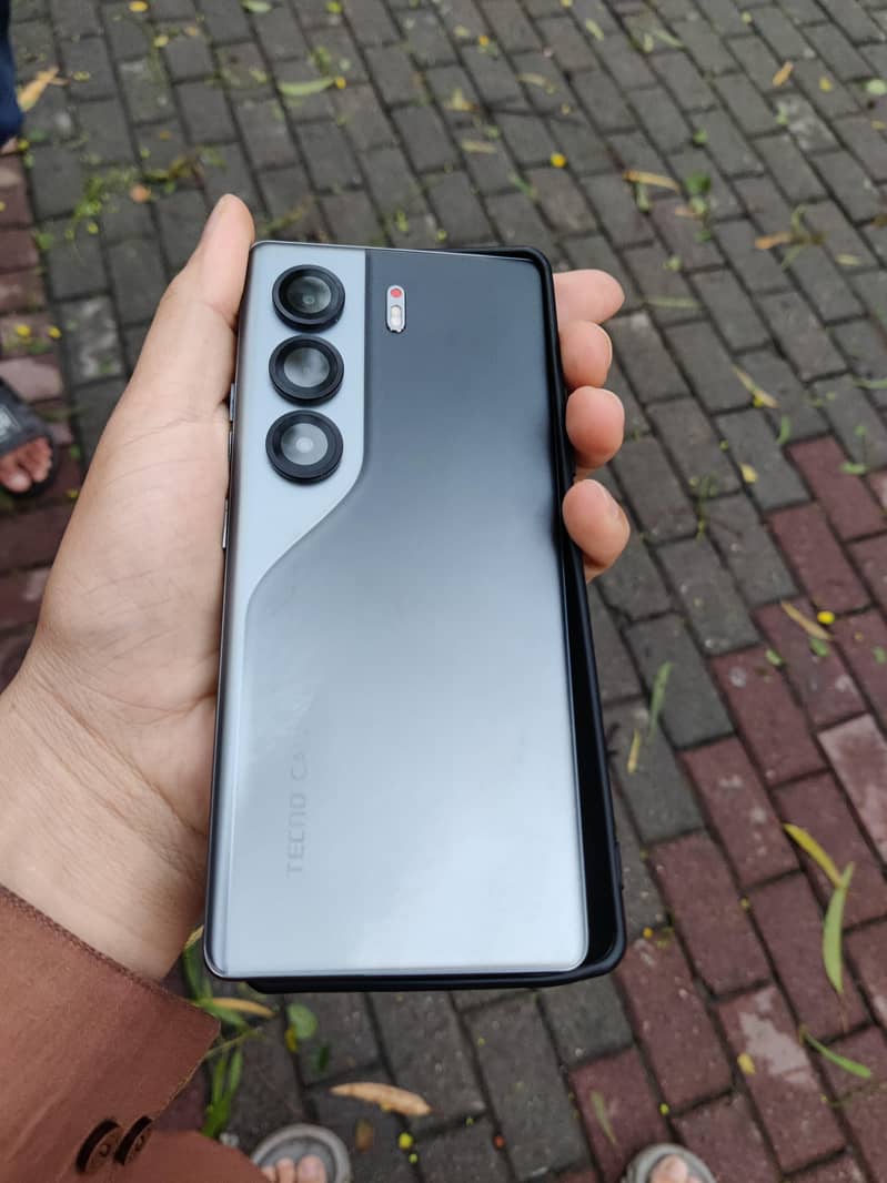 Tecno camon 40 pro 1