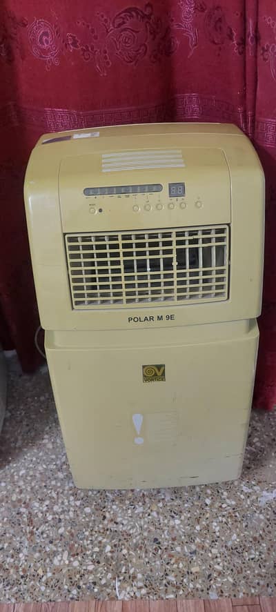 portable ac ,good condition 10/10 original condition
