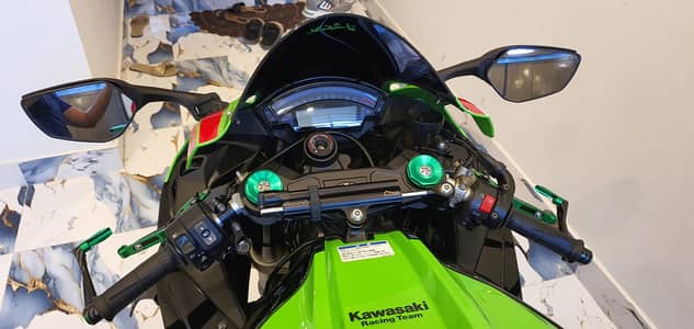 KAWASAKI ZX10R KRT  HONEY COMB EDITION.