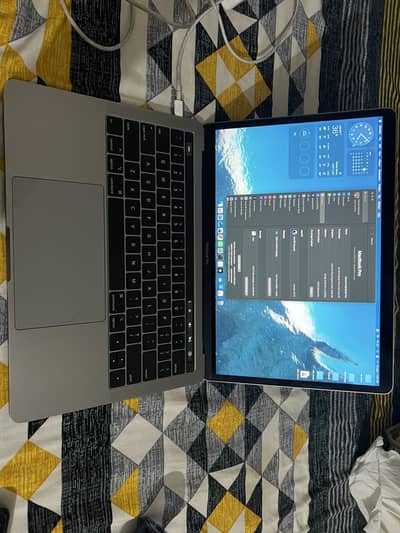 Macbook Pro 2019 13 inch 16/512 i5