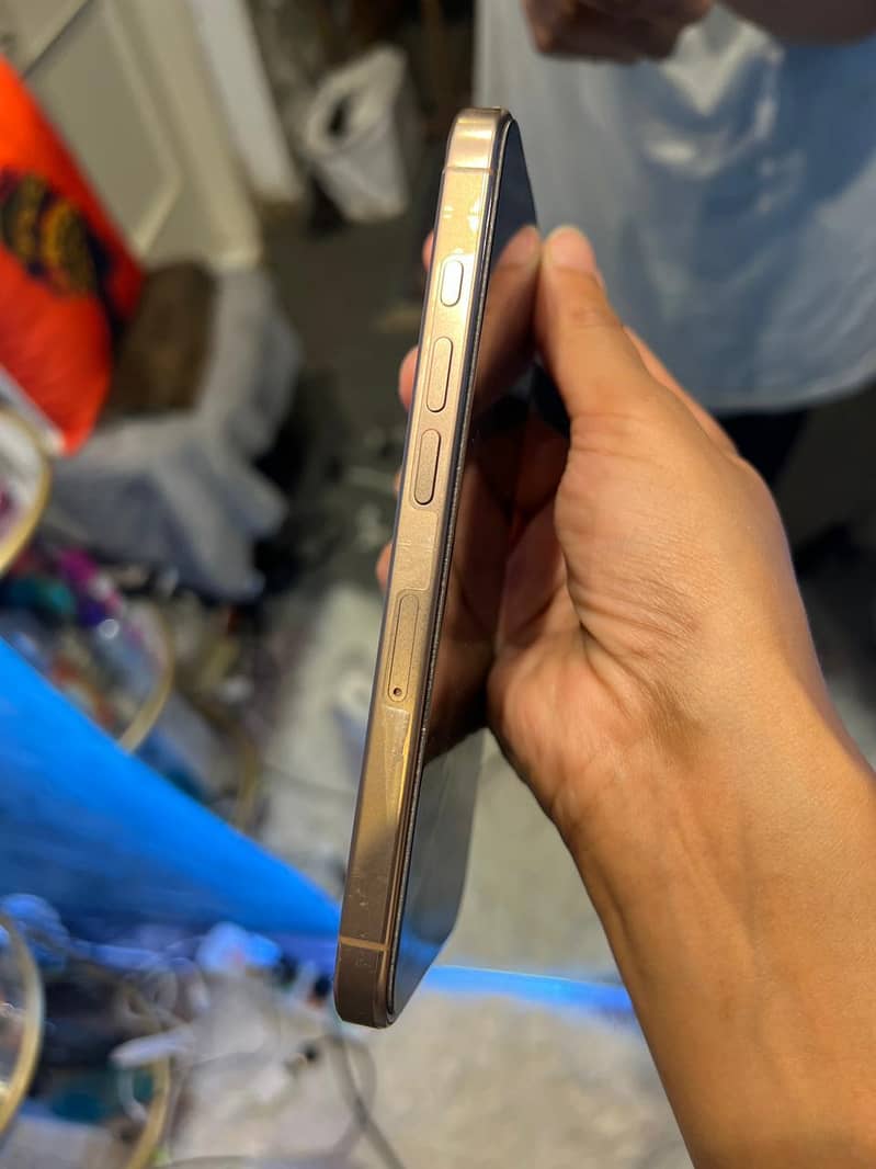 iPhone 16 Pro 1