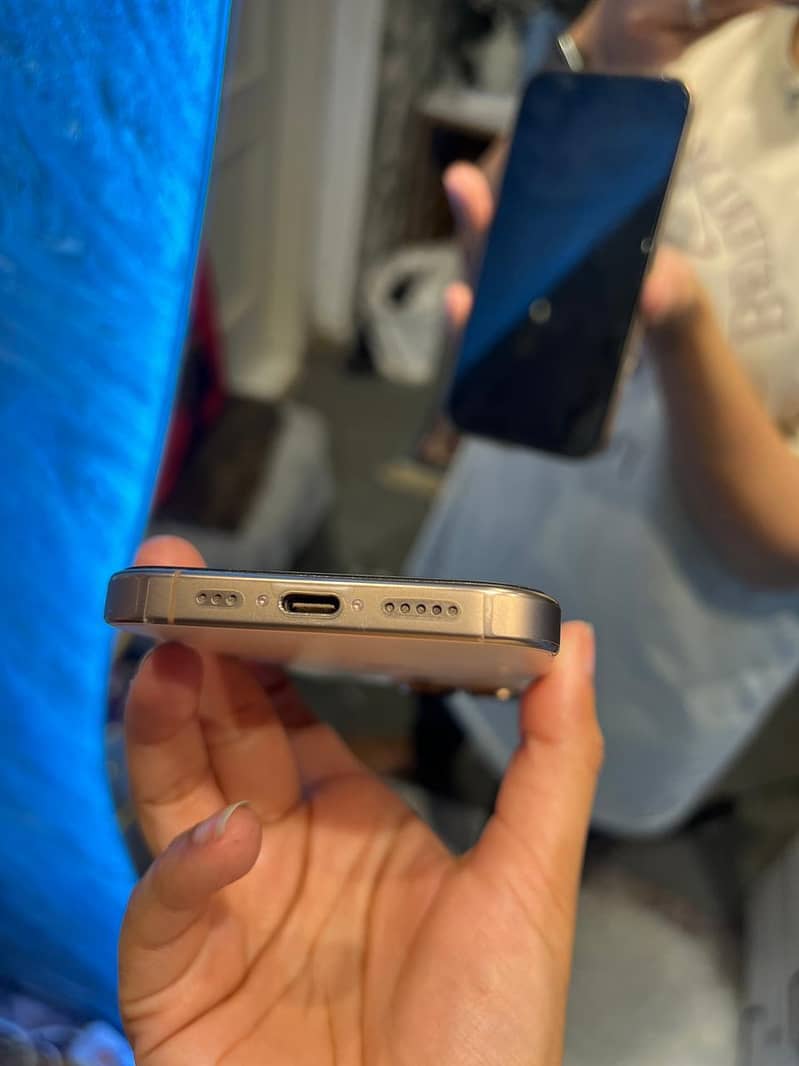 iPhone 16 Pro 6