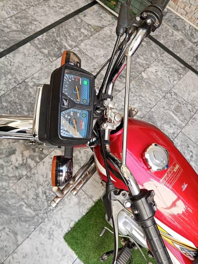 Honda CG 125. Genuine condition and smooth ride.