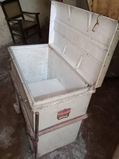 Strong Iron Salesman Box