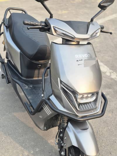 scooty brand new  c32 revoo