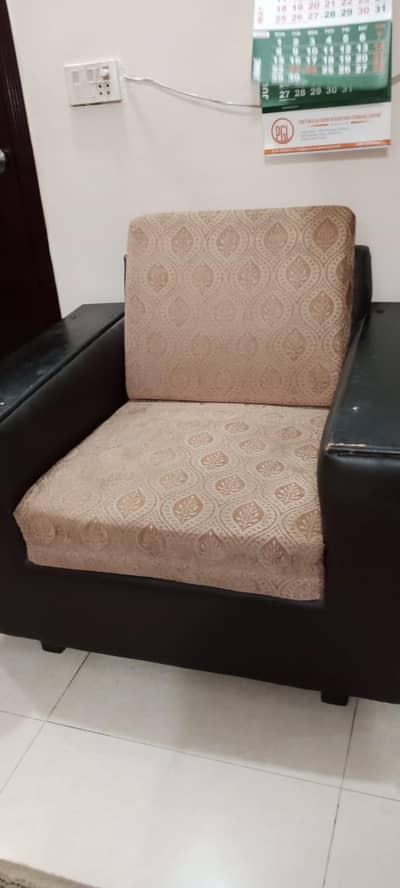 Sofa Set In Good Condition.