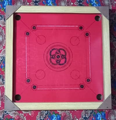 Carrom board