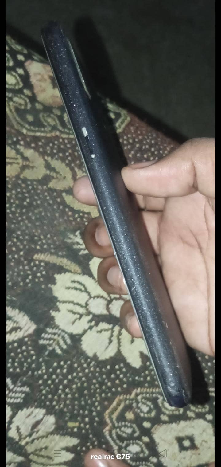 realme 3 2