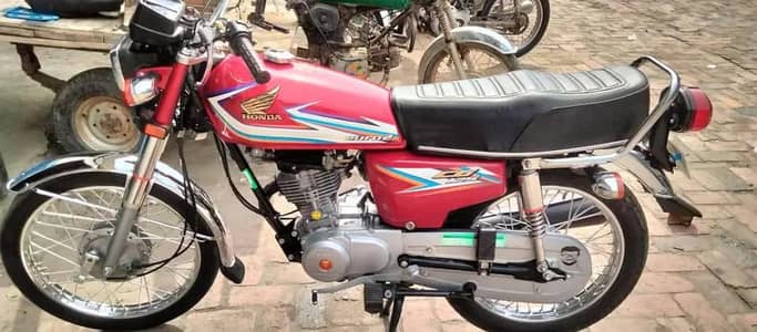 Honda 125 motorcycle 2016 model urgent for sale Pakistan