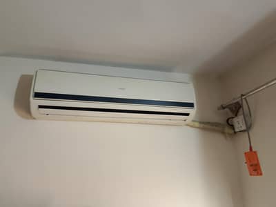 HAIER AC FOR SALE 10BY 10 CONDITION