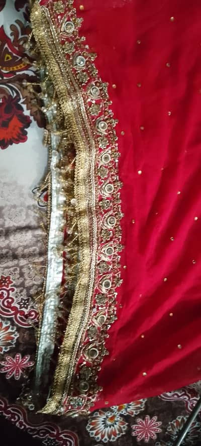 red lehnga