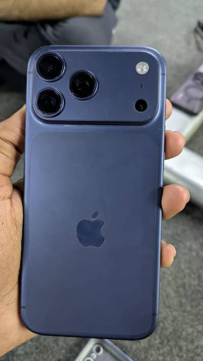 IPHONE 17 pro max  (JV)