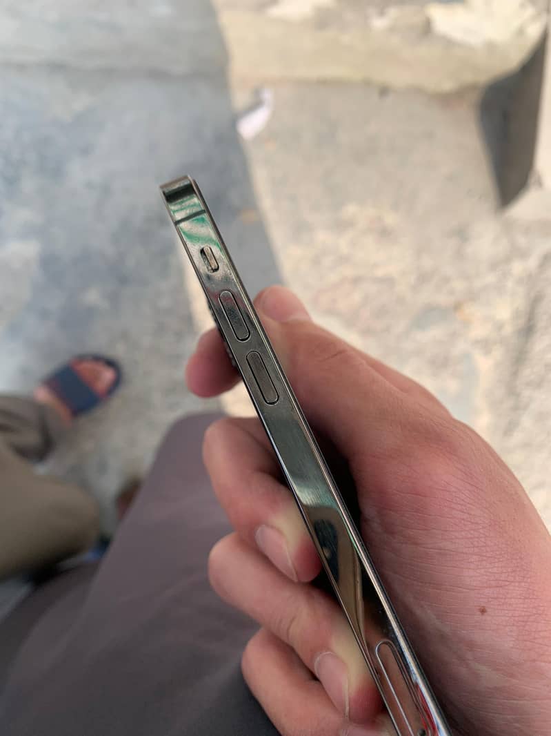 iPhone 12 pro 4