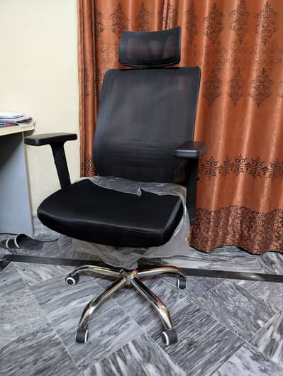 Recliner Executive Chair with adjustable head support