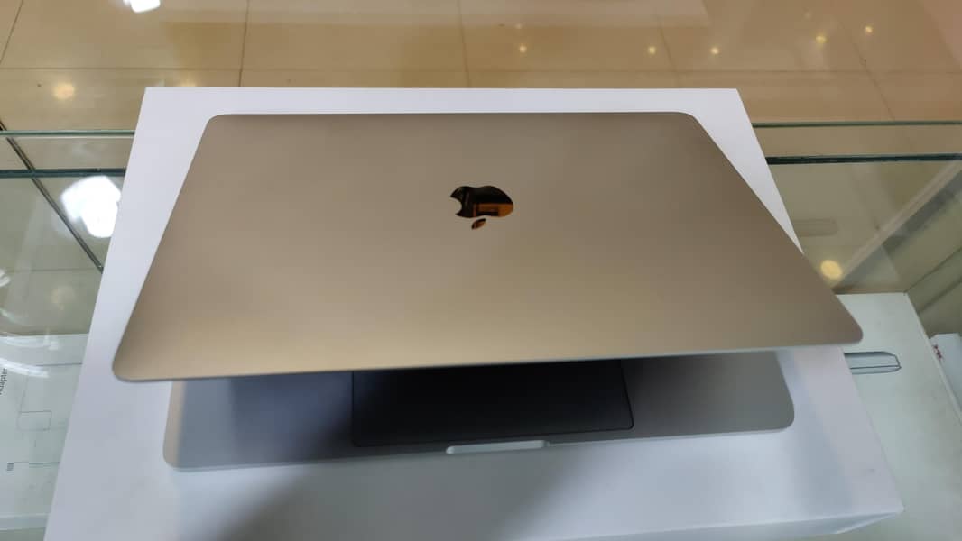Apple MacBook pro 2017 0